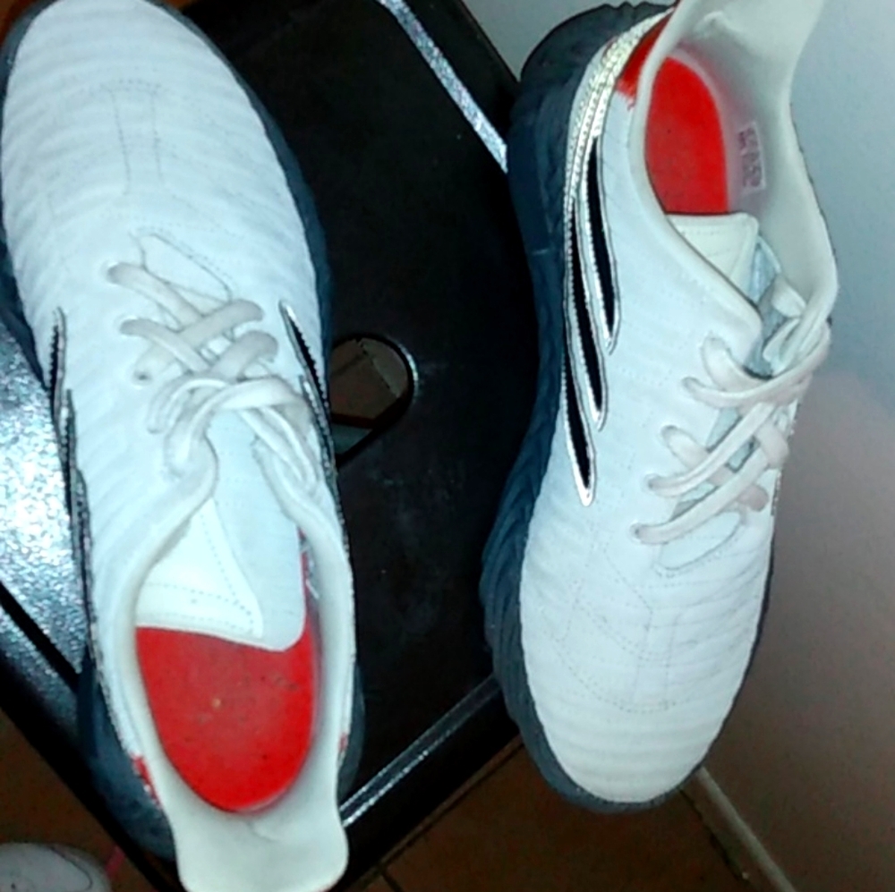 Mens Adidas Sobakov   Size 10 worn 1 time